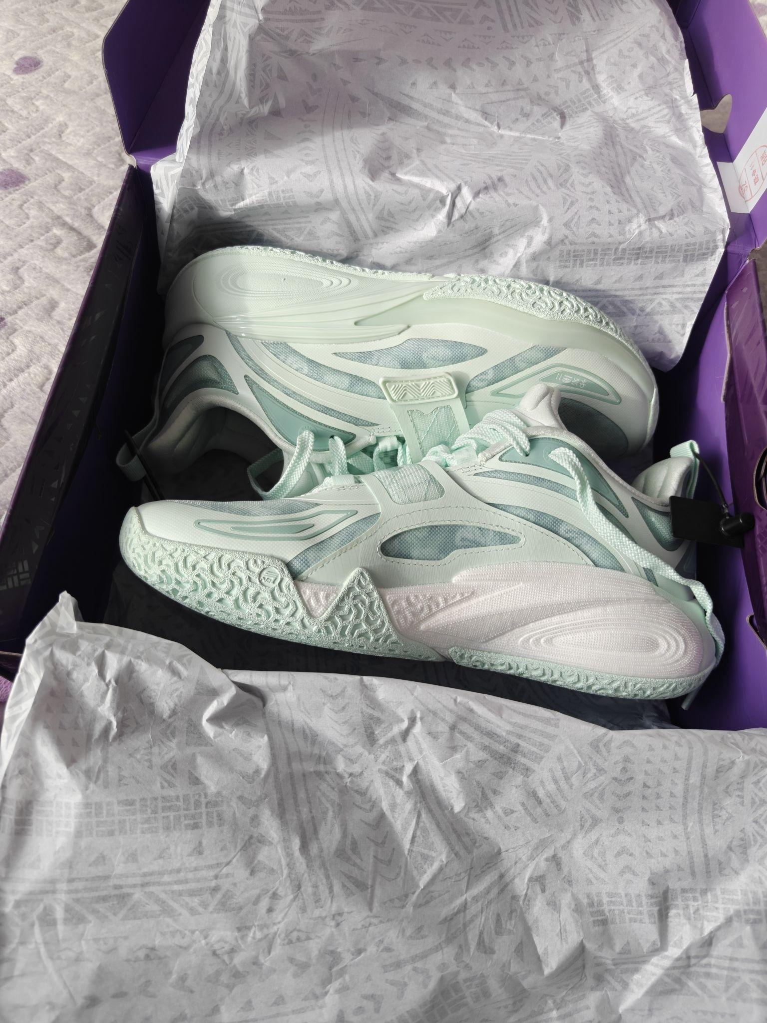 👟球鞋名称:
🔍分享理由:
🤔整体感